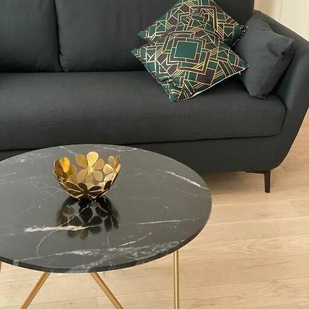 איסי-לה-מולינו Brand New 1 Bedroom Flat With Parking- 5 Min Paris Pte De Versailles מראה חיצוני תמונה