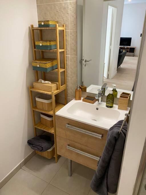 איסי-לה-מולינו Brand New 1 Bedroom Flat With Parking- 5 Min Paris Pte De Versailles מראה חיצוני תמונה