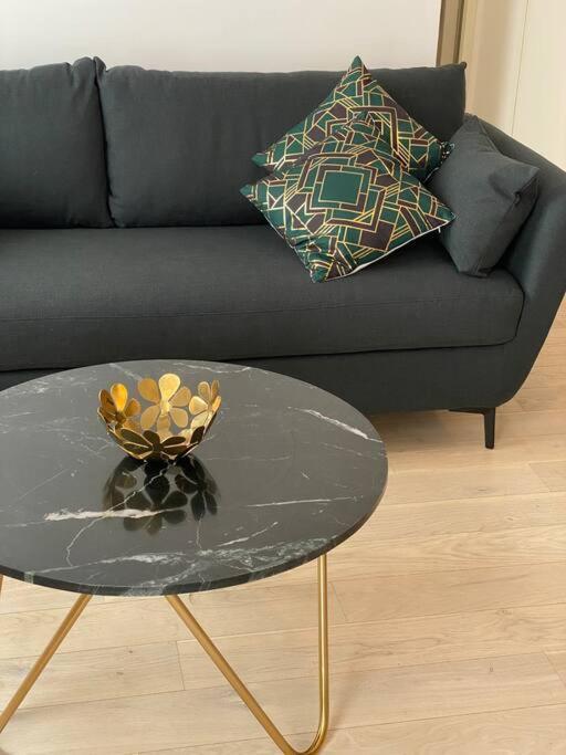 איסי-לה-מולינו Brand New 1 Bedroom Flat With Parking- 5 Min Paris Pte De Versailles מראה חיצוני תמונה